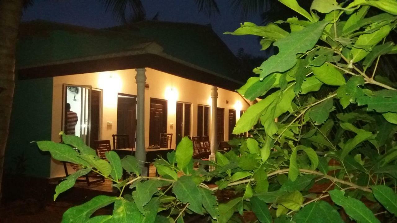 Theepan'S Home Nilaveli Exterior photo