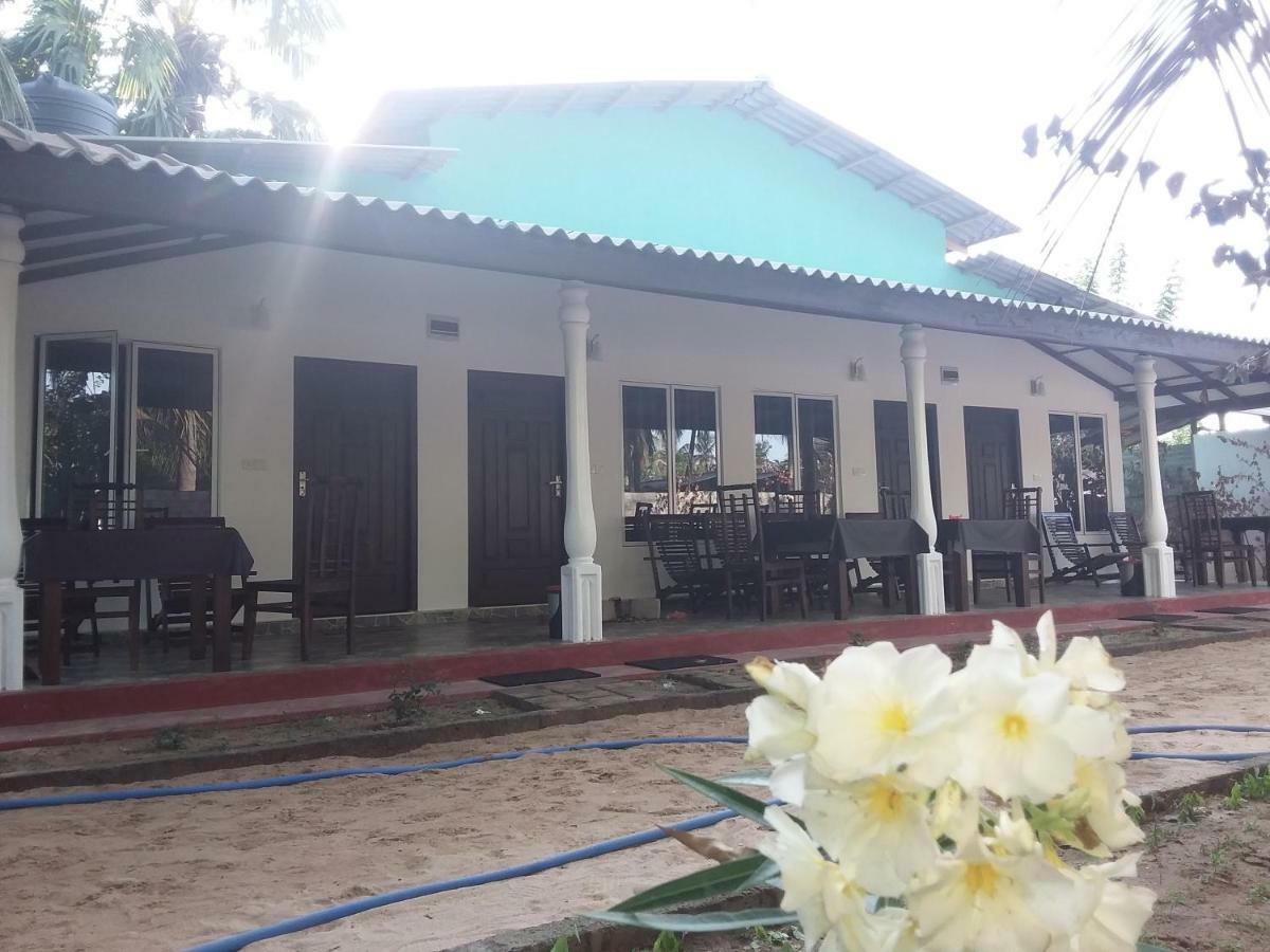 Theepan'S Home Nilaveli Exterior photo