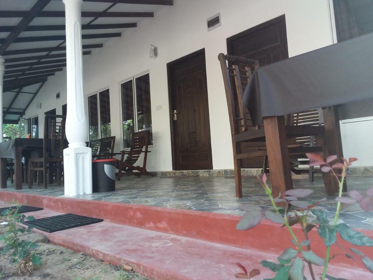 Theepan'S Home Nilaveli Exterior photo