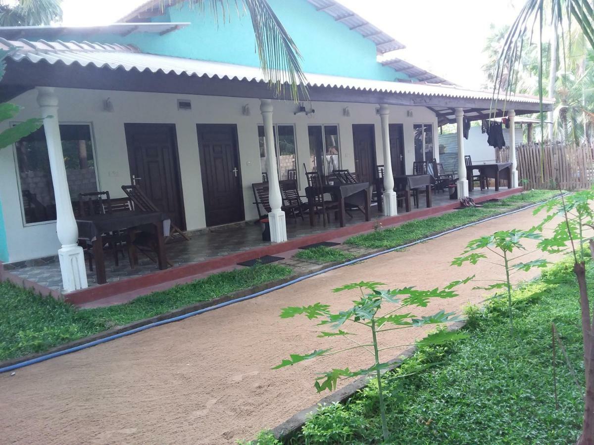 Theepan'S Home Nilaveli Exterior photo